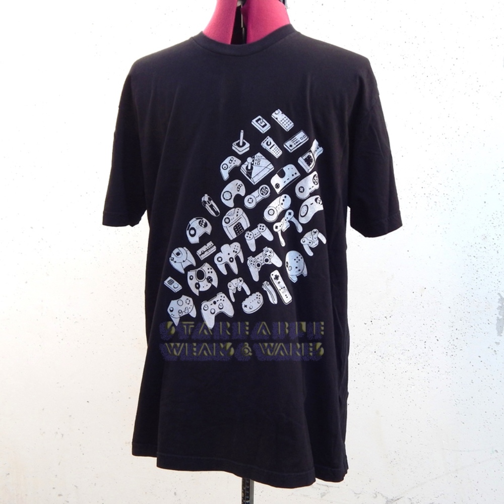 Video Game Console Controllers T-shirt XL, retro